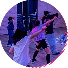 川崎市幸区にあるT'sダンスルーム。ボイトレレッスン実施中!
