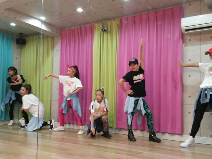 大人Hip Hopクラス＆小学生GirlsHipHopクラスの動画の写真