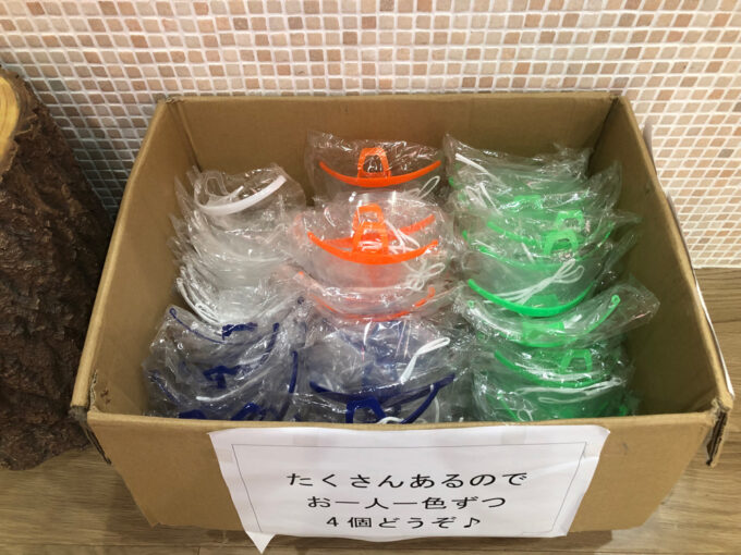 マウスシールドで熱中症対策の写真
