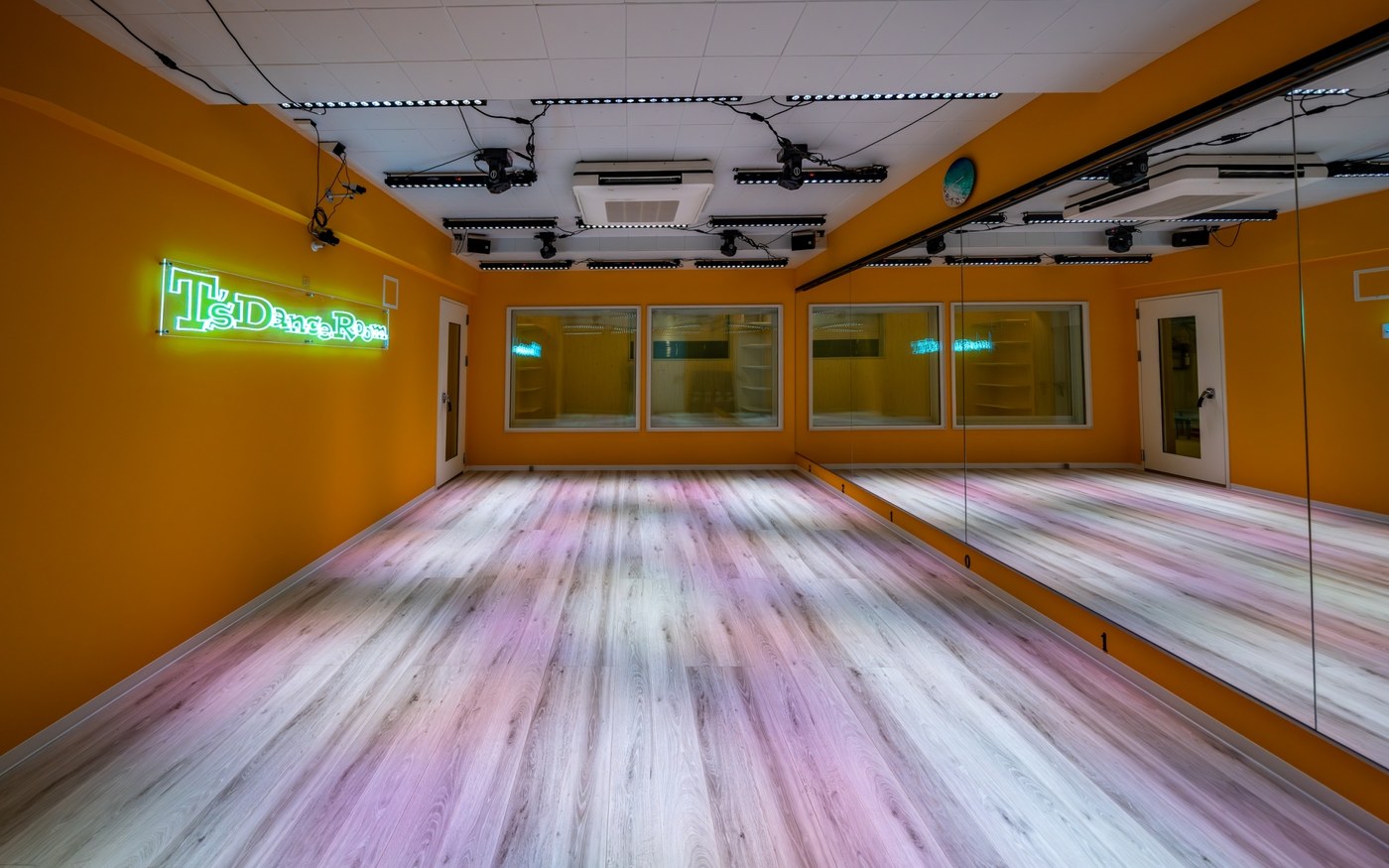 T's Dance Room 平間校のスタジオ