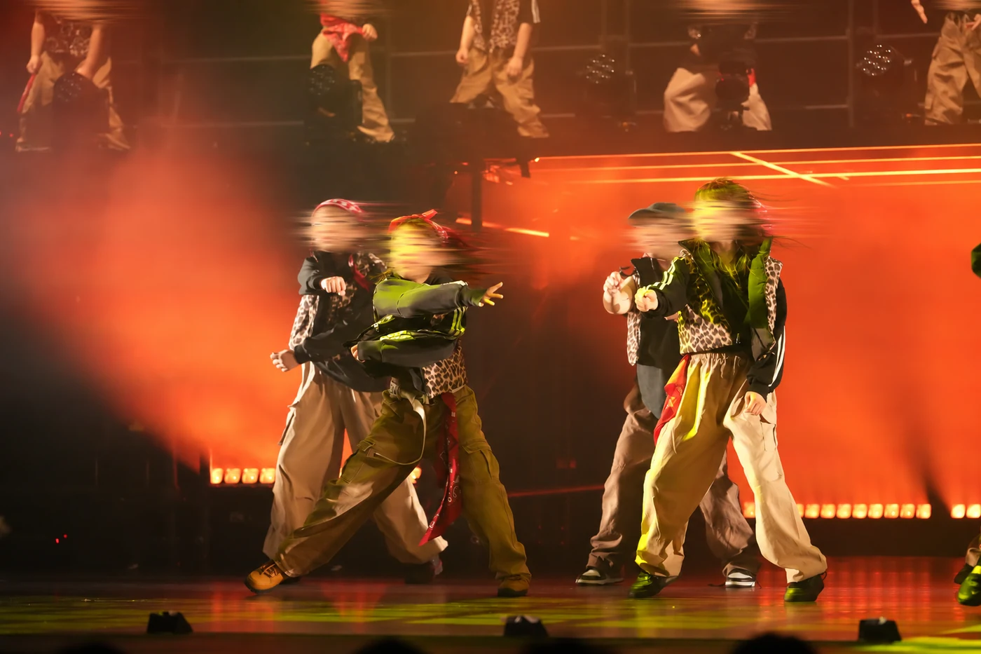 第8回・2026年。衣装と振付、照明が重なる演目の一場面。
